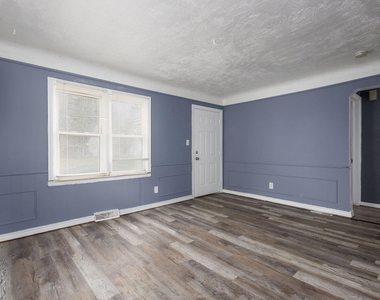 19435 Mccormick Street - Photo Thumbnail 3