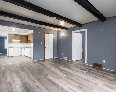 19435 Mccormick Street - Photo Thumbnail 11