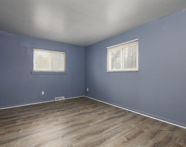19435 Mccormick Street - Photo Thumbnail 14