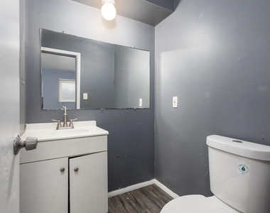 19435 Mccormick Street - Photo Thumbnail 18