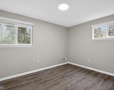 8512 Rose Marie Drive - Photo Thumbnail 7