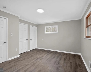 8512 Rose Marie Drive - Photo Thumbnail 12