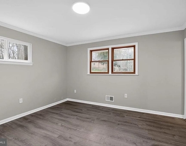 8512 Rose Marie Drive - Photo Thumbnail 11