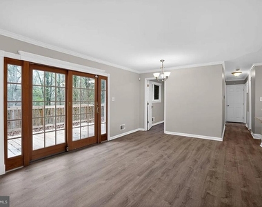 8512 Rose Marie Drive - Photo Thumbnail 9