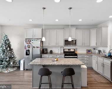 10321 Vista Meadow Way - Photo Thumbnail 3
