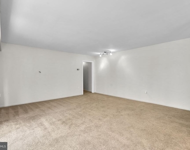 10643 Weymouth Street - Photo Thumbnail 7