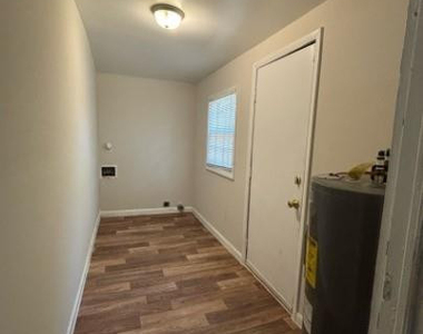 282 Windsor Drive - Photo Thumbnail 5