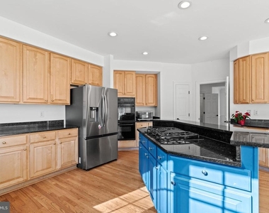 14216 Cervantes Avenue - Photo Thumbnail 5