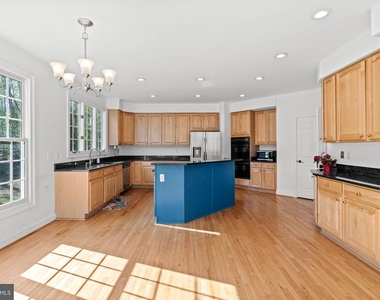 14216 Cervantes Avenue - Photo Thumbnail 6