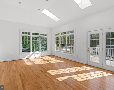 14216 Cervantes Avenue - Photo Thumbnail 9