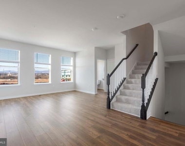 462 Tiller Street - Photo Thumbnail 3