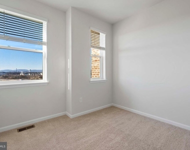 462 Tiller Street - Photo Thumbnail 25