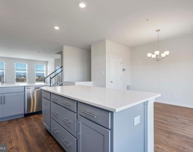 462 Tiller Street - Photo Thumbnail 9
