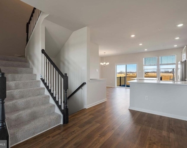 462 Tiller Street - Photo Thumbnail 6