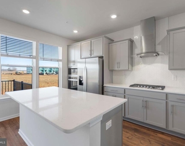 462 Tiller Street - Photo Thumbnail 8