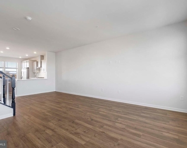 462 Tiller Street - Photo Thumbnail 5