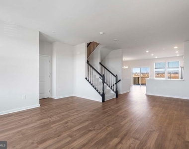 462 Tiller Street - Photo Thumbnail 4
