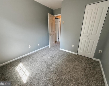 75 Grand Drive - Photo Thumbnail 10