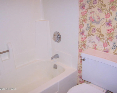 220 Foxkroft Drive - Photo Thumbnail 16