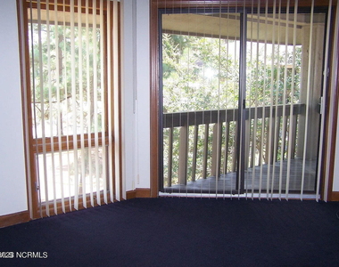 220 Foxkroft Drive - Photo Thumbnail 12