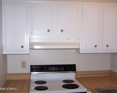 220 Foxkroft Drive - Photo Thumbnail 5