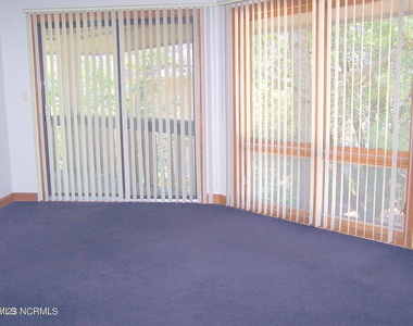 220 Foxkroft Drive - Photo Thumbnail 7