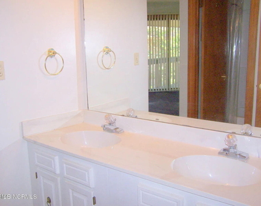 220 Foxkroft Drive - Photo Thumbnail 18