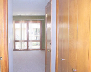 220 Foxkroft Drive - Photo Thumbnail 9