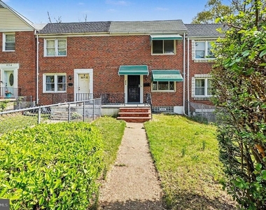 828 Saint Dunstans Road - Photo Thumbnail 16