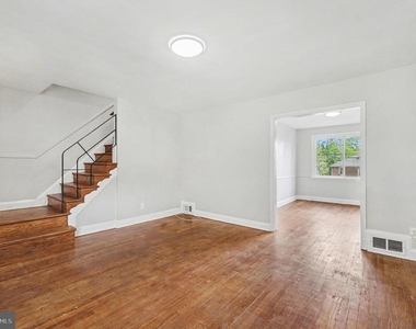 828 Saint Dunstans Road - Photo Thumbnail 2