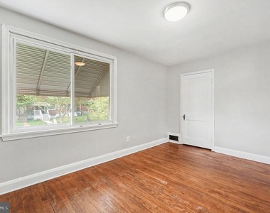 828 Saint Dunstans Road - Photo Thumbnail 6