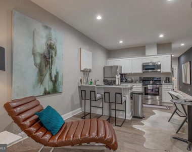 3221 Noble St. - Photo Thumbnail 4