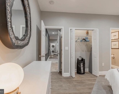 3221 Noble St. - Photo Thumbnail 14