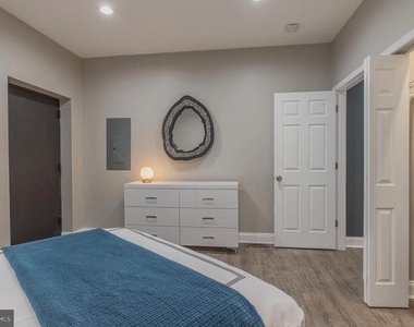 3221 Noble St. - Photo Thumbnail 5