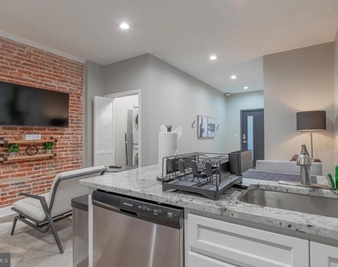 3221 Noble St. - Photo Thumbnail 3