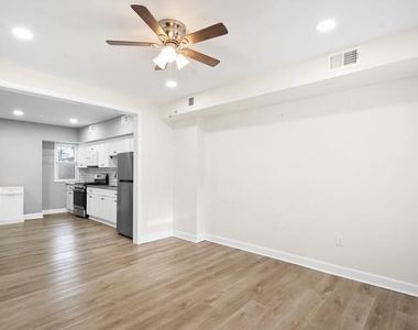 2880 Pelham Avenue - Photo Thumbnail 4