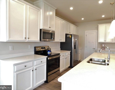 37323 Kestrel Way - Photo Thumbnail 4