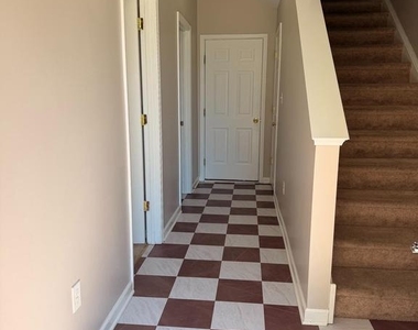 1331 Parish Avenue - Photo Thumbnail 4