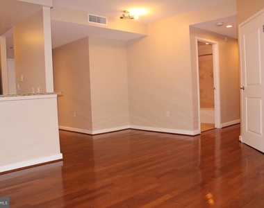 105 Christina Landing Drive - Photo Thumbnail 4