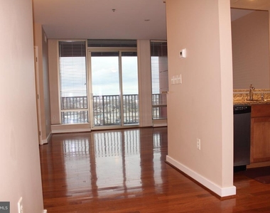 105 Christina Landing Drive - Photo Thumbnail 2