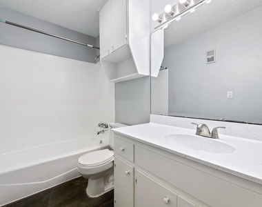 406 E 30th St - Photo Thumbnail 7