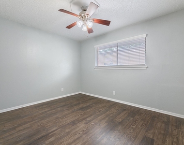 406 E 30th St - Photo Thumbnail 8