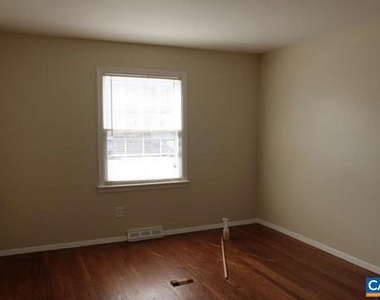 162 Hessian Hills Way - Photo Thumbnail 2