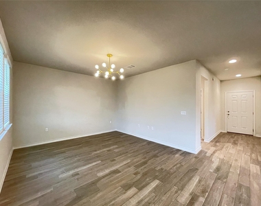 1603 Denesa Dr - Photo Thumbnail 2