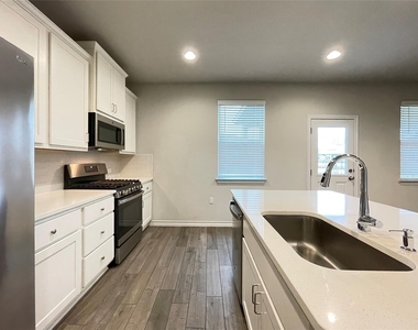 1603 Denesa Dr - Photo Thumbnail 5
