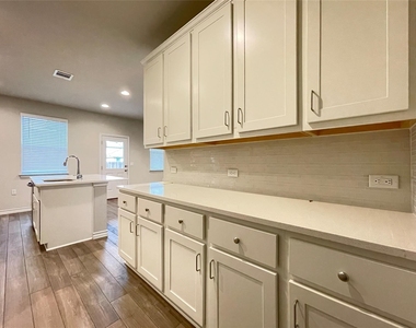 1603 Denesa Dr - Photo Thumbnail 7
