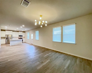 1603 Denesa Dr - Photo Thumbnail 3