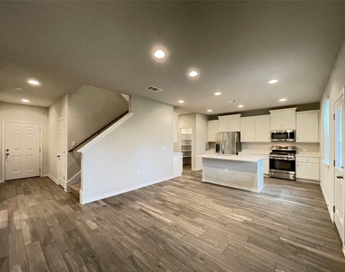 1603 Denesa Dr - Photo Thumbnail 1