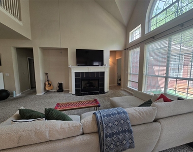 10620 Chestnut Ridge Rd - Photo Thumbnail 2