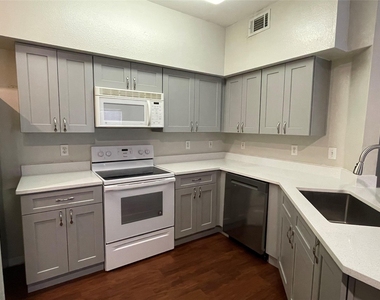 2320 Gracy Farms Ln - Photo Thumbnail 5